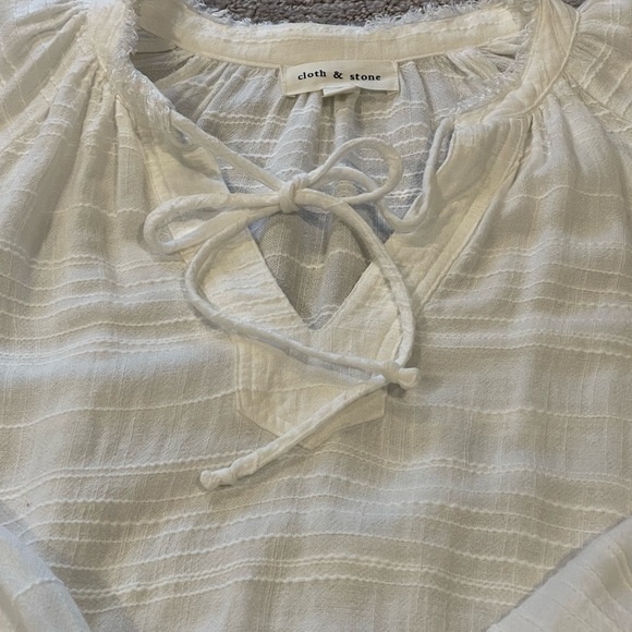 Cloth and Stone White V Neck Ruffle Raglan Pullover Blouse, Long Sleeve, Size S - Picture 15 of 16